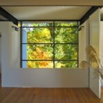 moderne Fensterfront mit gallerie